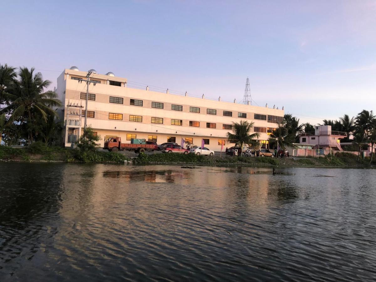 La Primera Grande Beach Resort Roxas  Dış mekan fotoğraf