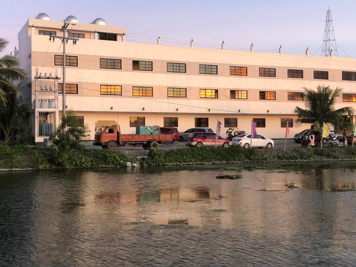 La Primera Grande Beach Resort Roxas  Dış mekan fotoğraf